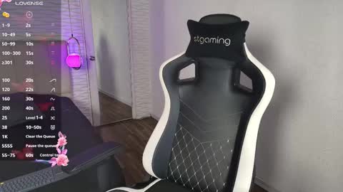 Snapshot of lily_waist chatting on October 24, 11:06 am lily_waist online show from October 24, 11:06 am