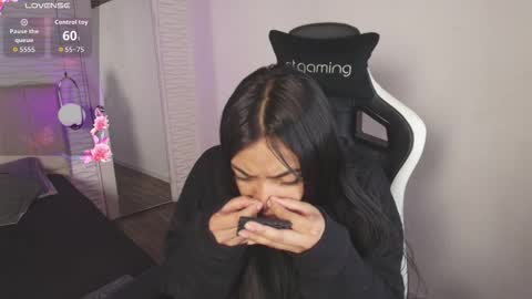 Snapshot of lily_waist chatting on November 1, 11:12 am lily_waist online show from November 1, 11:12 am