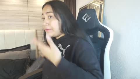 Snapshot of lily_waist chatting on February 12, 11:27 am lily_waist online show from February 12, 11:27 am