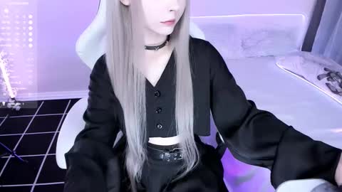Snapshot of lily_weep chatting on September 9, 12:32 am Lily online show from September 9, 12:32 am