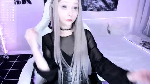 Snapshot of lily_weep chatting on September 13, 2:44 am Lily online show from September 13, 2:44 am