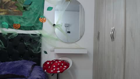 Snapshot of lilyfox23 chatting on October 11, 12:32 am lilyfox23 online show from October 11, 12:32 am