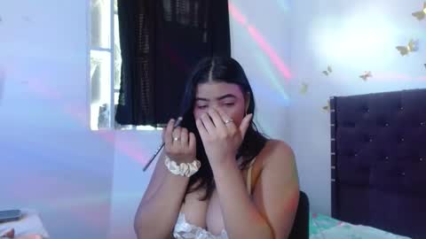 lilyloock1105 online show from March 27, 8:19 pm