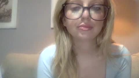 Snapshot of lilymae98 chatting on December 4, 8:29 pm LilyMae online show from December 4, 8:29 pm