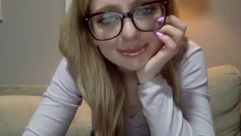 Snapshot of lilymae98 chatting on December 9, 7:18 pm LilyMae online show from December 9, 7:18 pm