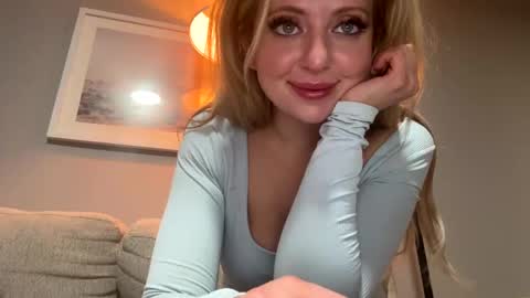 Snapshot of lilymae98 chatting on December 12, 9:48 pm LilyMae online show from December 12, 9:48 pm