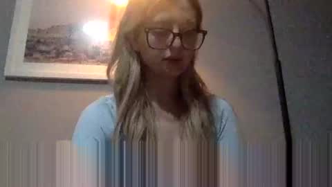 Snapshot of lilymae98 chatting on December 13, 5:27 am LilyMae online show from December 13, 5:27 am