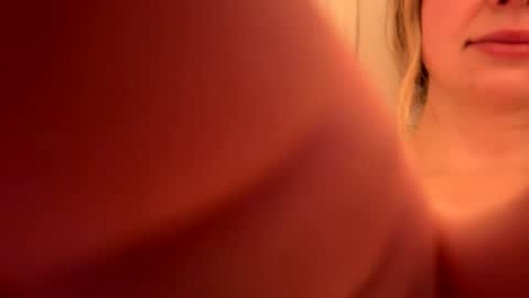Snapshot of lilymae98 chatting on December 18, 2:53 am LilyMae online show from December 18, 2:53 am