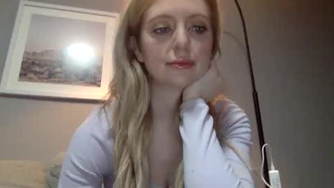 Snapshot of lilymae98 chatting on December 18, 6:14 pm LilyMae online show from December 18, 6:14 pm