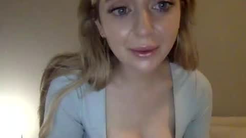 Snapshot of lilymae98 chatting on December 29, 7:32 pm LilyMae online show from December 29, 7:32 pm