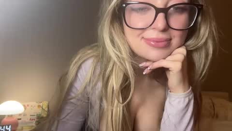 Snapshot of lilymae98 chatting on January 11, 6:44 pm LilyMae online show from January 11, 6:44 pm
