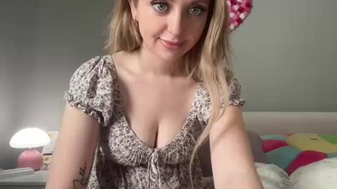 Snapshot of lilymae98 chatting on January 29, 2:53 pm LilyMae online show from January 29, 2:53 pm