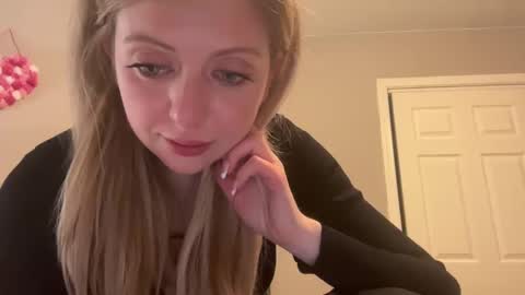 Snapshot of lilymae98 chatting on February 8, 3:41 am LilyMae online show from February 8, 3:41 am
