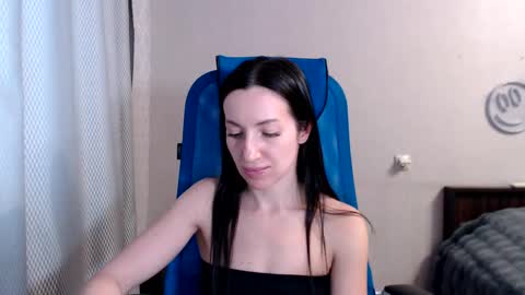 Lily online show from December 12, 9:30 am