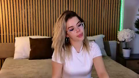 Snapshot of lilyrabbit chatting on May 26, 6:42 am Rose online show from May 26, 6:42 am