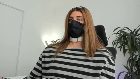 Snapshot of lilyreina chatting on March 30, 6:20 pm Lily Reina online show from March 30, 6:20 pm