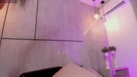 Snapshot of lilyrousse_ chatting on March 9, 7:29 pm online show from March 9, 7:29 pm