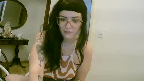 Snapshot of lilyswear chatting on February 25, 9:46 pm lilyswear online show from February 25, 9:46 pm