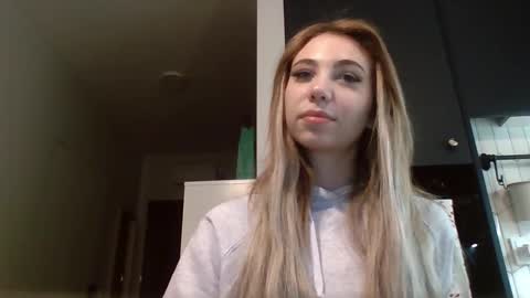 Lily online show from December 22, 6:05 pm