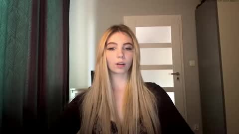 Lily online show from May 19, 5:30 pm