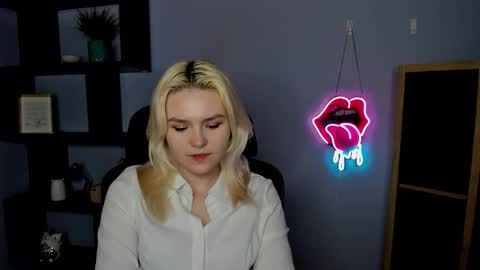 Lily online show from March 2, 7:26 am