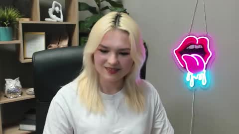 Lily online show from March 5, 3:08 pm