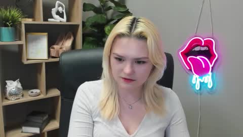 Lily online show from March 9, 7:34 am