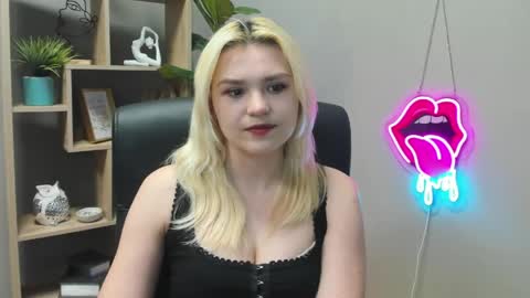 Lily online show from April 22, 7:00 am