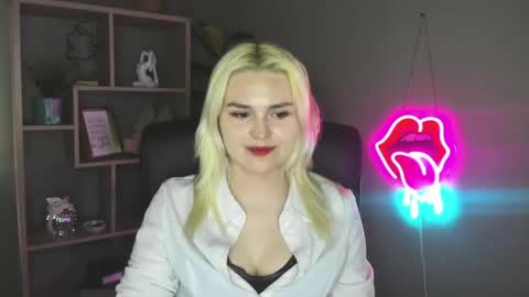 Lily online show from May 5, 4:59 pm