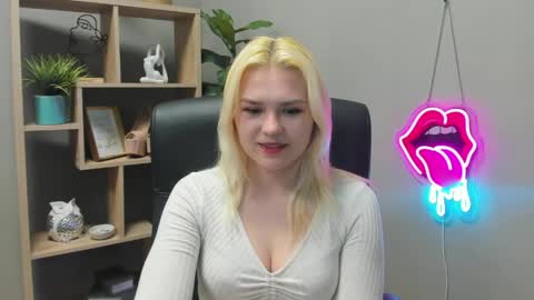 Lily online show from May 6, 6:52 am