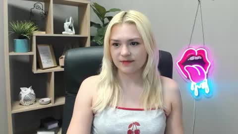 Lily online show from May 11, 7:03 am