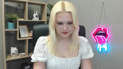 Lily online show from May 13, 7:06 am
