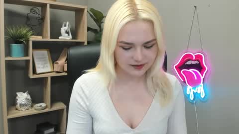 Lily online show from May 14, 6:53 am