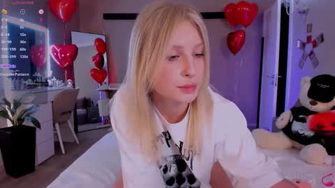 Snapshot of lilyvibe chatting on February 14, 5:03 pm Lily online show from February 14, 5:03 pm