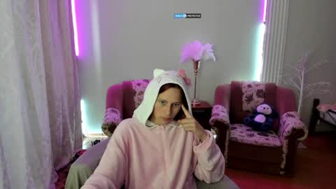 Hi Im Lily online show from April 10, 4:12 pm