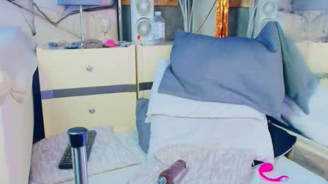 Snapshot of lilyybigass chatting on October 11, 1:42 pm Lilly online show from October 11, 1:42 pm