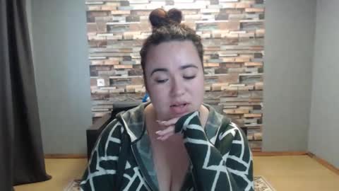 Snapshot of limalagris chatting on November 2, 11:01 am busty princess online show from November 2, 11:01 am