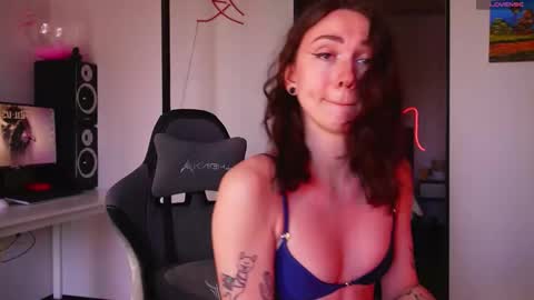 Snapshot of limy_sweet chatting on February 23, 8:44 am limy_sweet online show from February 23, 8:44 am