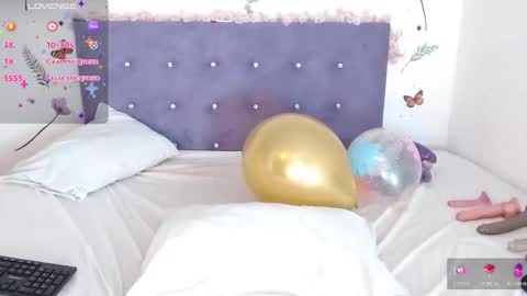 Snapshot of lin_jayani chatting on March 8, 9:29 pm Lin online show from March 8, 9:29 pm