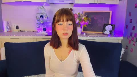 Snapshot of lina_blueeyed chatting on December 4, 8:12 am Lina blueeyed GMT3 1100-1700 Mon Wed Thu Sat Sun online show from December 4, 8:12 am