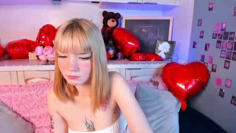 Snapshot of lina_blueeyed chatting on February 10, 8:09 am Lina blueeyed GMT3 1100-1700 Mon Wed Thu Sat Sun online show from February 10, 8:09 am