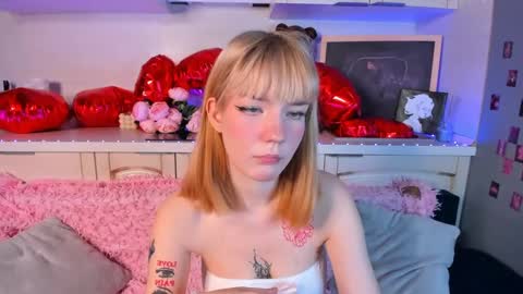 Snapshot of lina_blueeyed chatting on February 10, 11:15 am Lina blueeyed GMT3 1100-1700 Mon Wed Thu Sat Sun online show from February 10, 11:15 am