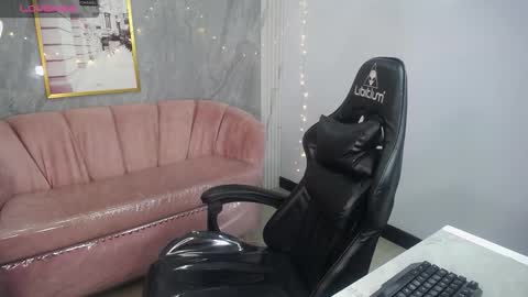 Snapshot of lina_ch1 chatting on March 25, 8:37 pm lina_ch1 online show from March 25, 8:37 pm