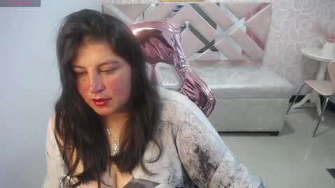 Snapshot of lina_ch1 chatting on April 6, 8:43 pm lina_ch1 online show from April 6, 8:43 pm