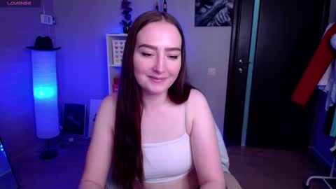 Snapshot of lina_flawless chatting on March 4, 5:11 am Lina online show from March 4, 5:11 am