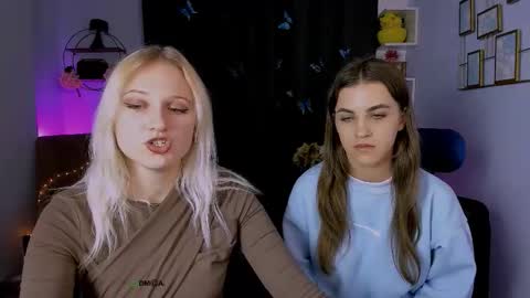 Snapshot of lina_fox12 chatting on September 30, 12:43 pm lina_fox12 online show from September 30, 12:43 pm