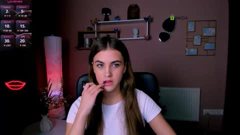 Snapshot of lina_fox12 chatting on November 10, 2:05 pm lina_fox12 online show from November 10, 2:05 pm