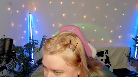 Snapshot of lina_linx chatting on January 17, 9:39 pm lina_linx online show from January 17, 9:39 pm