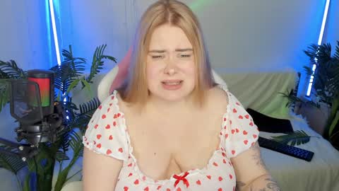 Snapshot of lina_linx chatting on February 3, 7:21 pm lina_linx online show from February 3, 7:21 pm