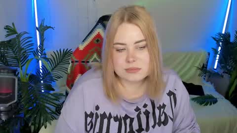 Snapshot of lina_linx chatting on February 9, 7:09 pm lina_linx online show from February 9, 7:09 pm